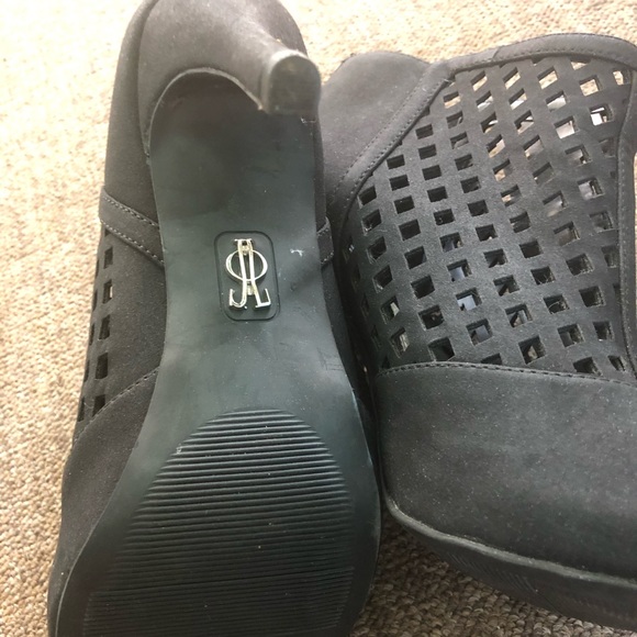 Jennifer Lopez ankle bootie heels - Picture 4 of 4